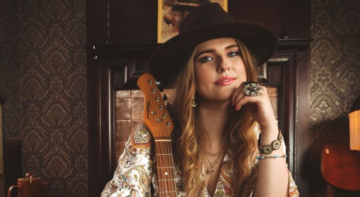 Amy Jo Clough: Bucking Trends and Belting Hooks – The UK Country Pop Star You Need to Hear&nbsp;Now