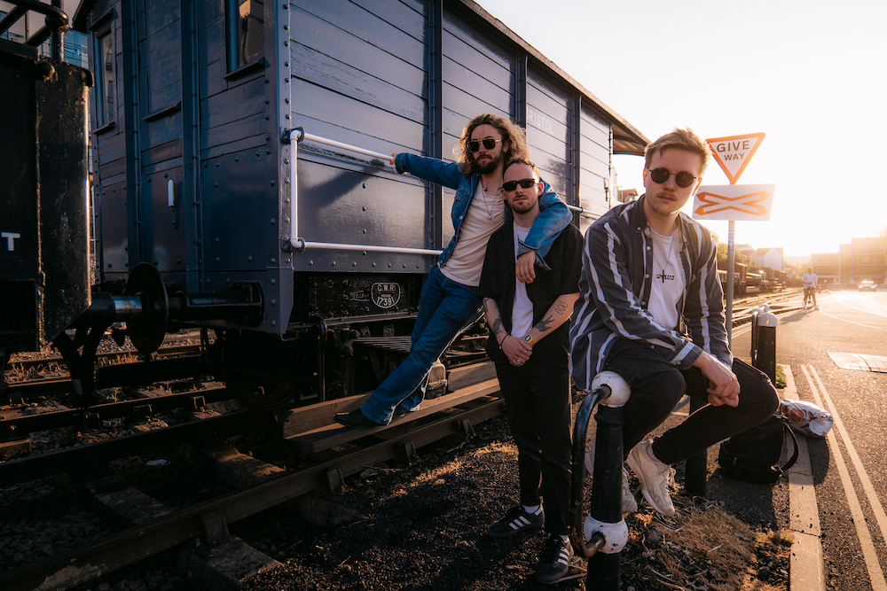 Single Review | You Don’t Need a Sun Tan | Krooked&nbsp;Tongue